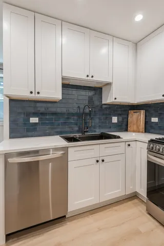 $2,350,000 | 1535 West Estes Avenue, Chicago, IL 60626