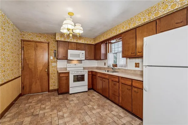 $271,000 | 43 Circle Drive, Beaver, PA 15009