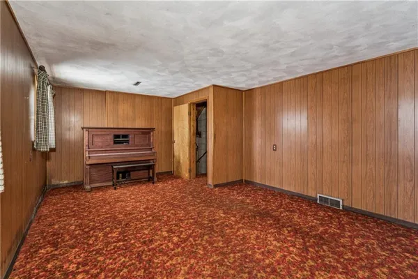 $271,000 | 43 Circle Drive, Beaver, PA 15009