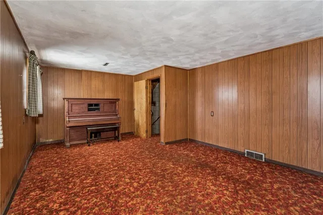 a view of a livingroom with furniture