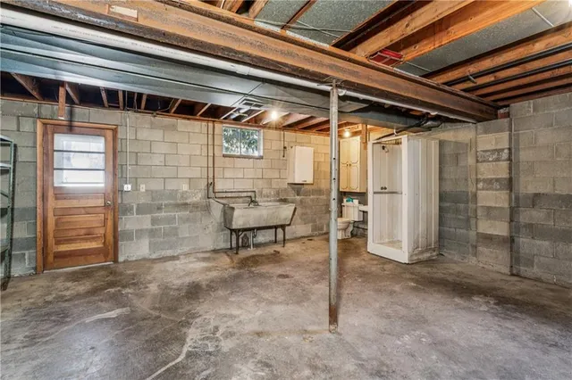 a view of an empty room with a bench