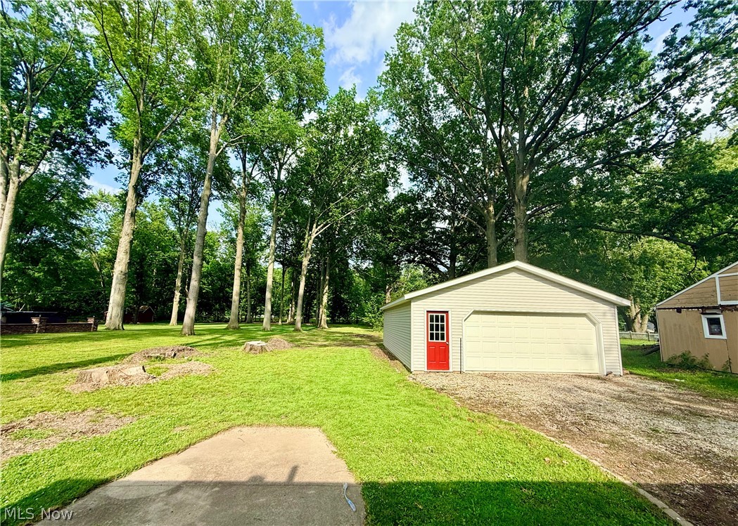 10519 Dewhurst Road Elyria, OH 44035 - Photo 18 of 20 Oversized, perfect for vehicles and storage.