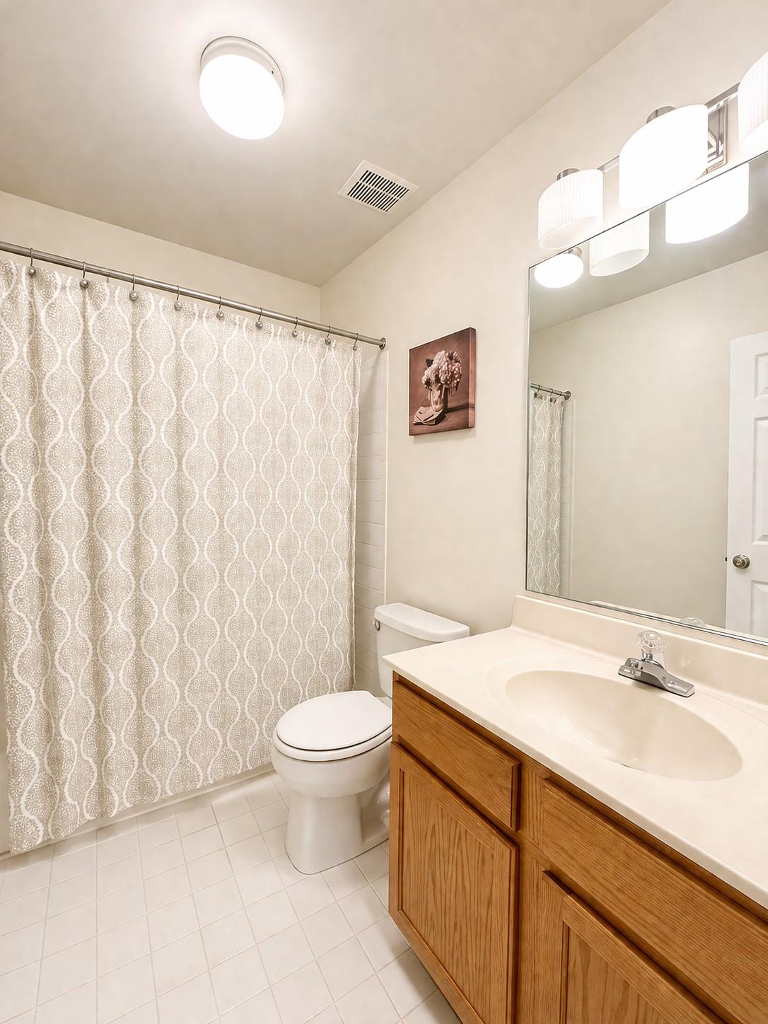 1267 Wild Hawthorn Way Reston, VA 20194 - Photo 17 of 22 2nd bathroom on the upper level