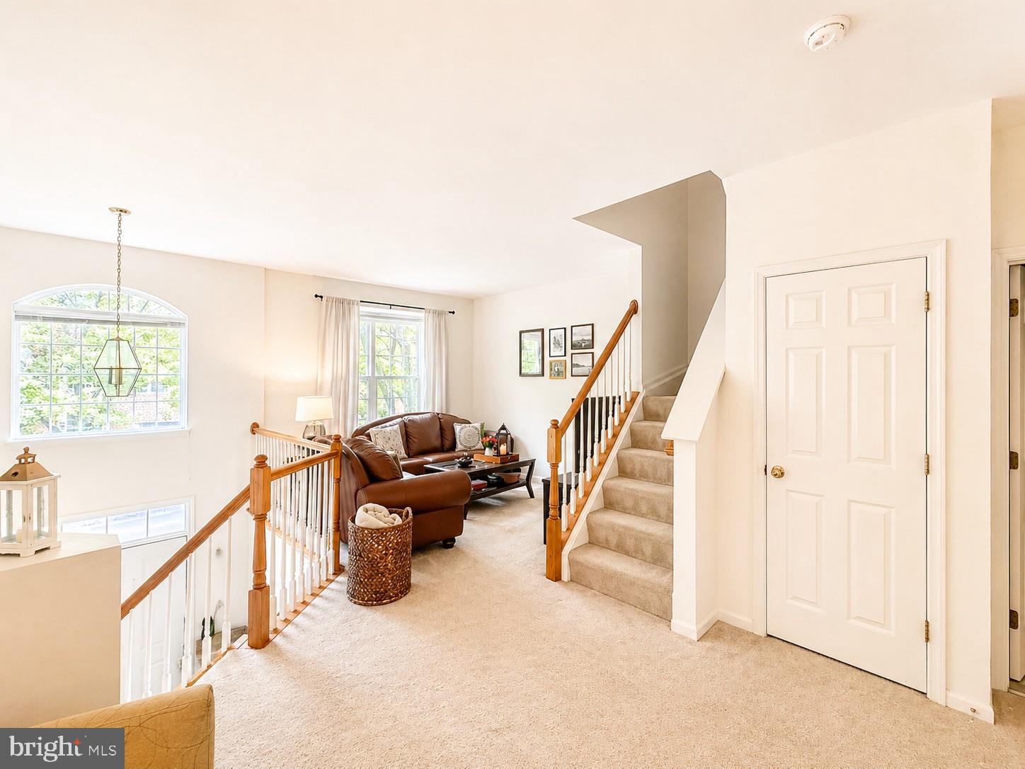 1267 Wild Hawthorn Way Reston, VA 20194 - Photo 5 of 22 Bright and inviting entryway space.
