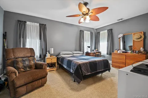 $999,999 | 4 Westbury Avenue, Plainview, NY 11803