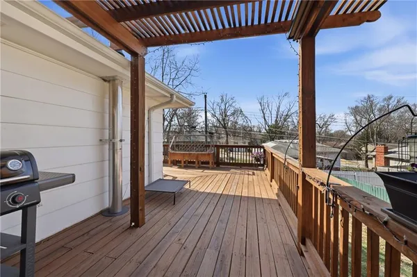 $318,000 | 6915 Northwest 79th Terrace, Kansas City, MO 64152
