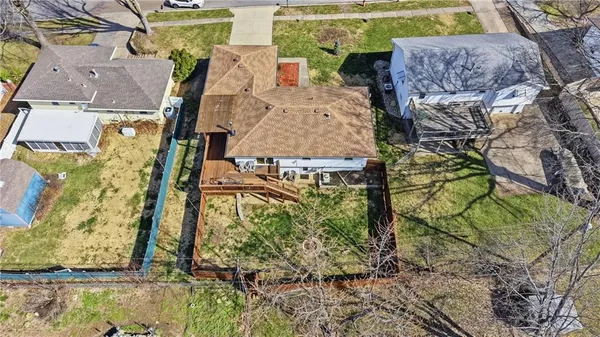$318,000 | 6915 Northwest 79th Terrace, Kansas City, MO 64152