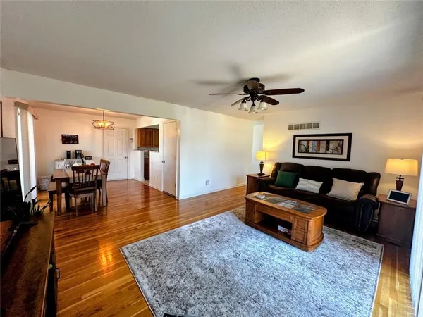 $318,000 | 6915 Northwest 79th Terrace, Kansas City, MO 64152