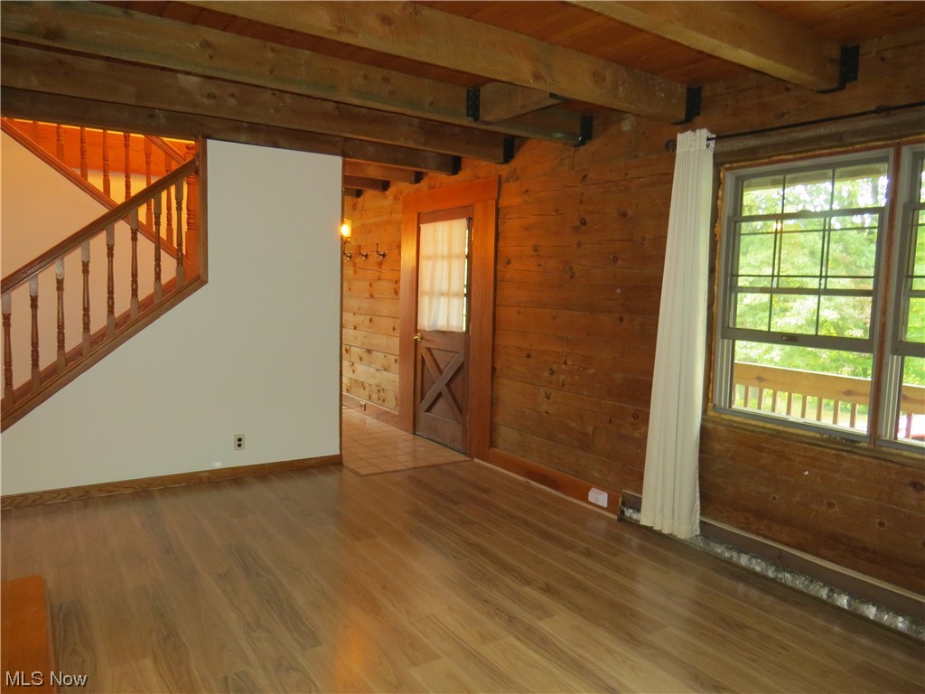 9797 Thwing Road Chardon, OH 44024 - Photo 2 of 35 Living room