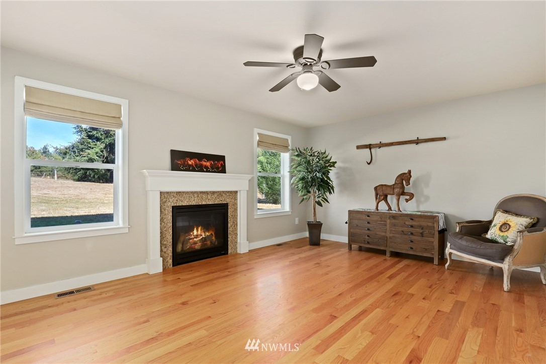 360 Northeast Paulson Road Poulsbo, WA 98370 - Photo 9 of 40 Gallery Image 9
