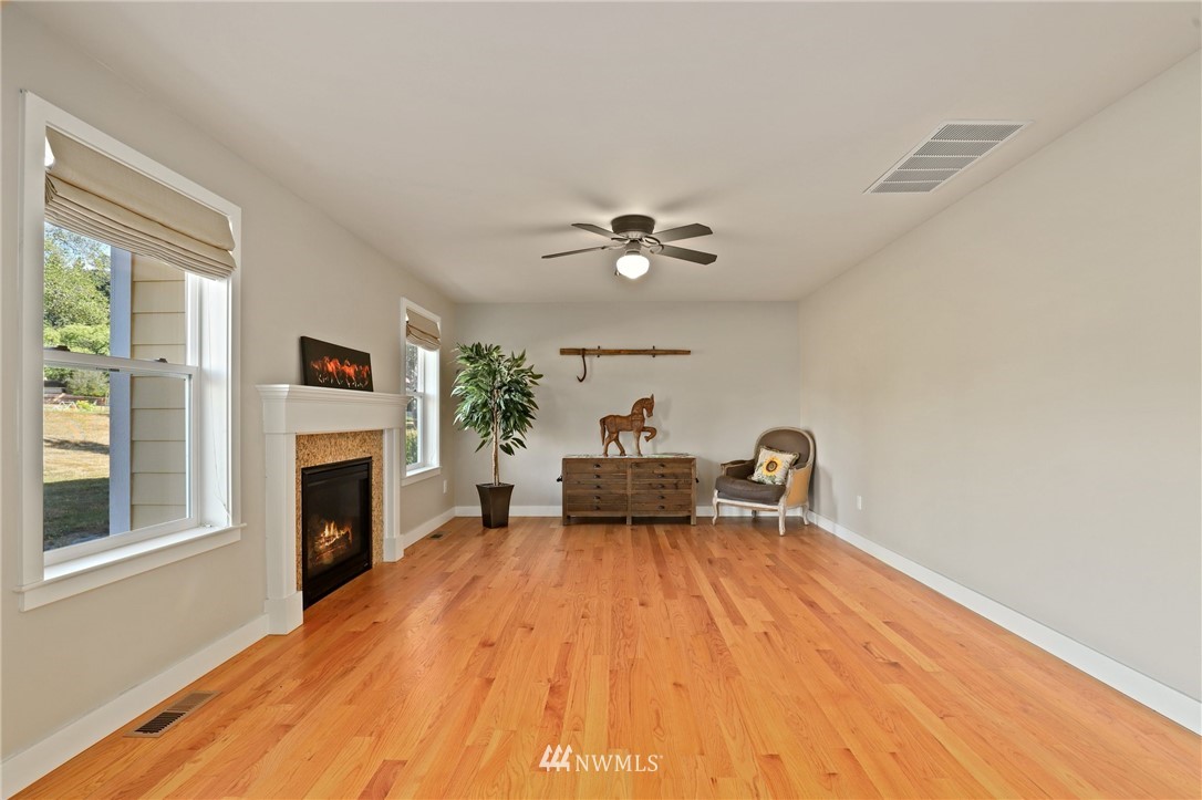 360 Northeast Paulson Road Poulsbo, WA 98370 - Photo 10 of 40 Gallery Image 10