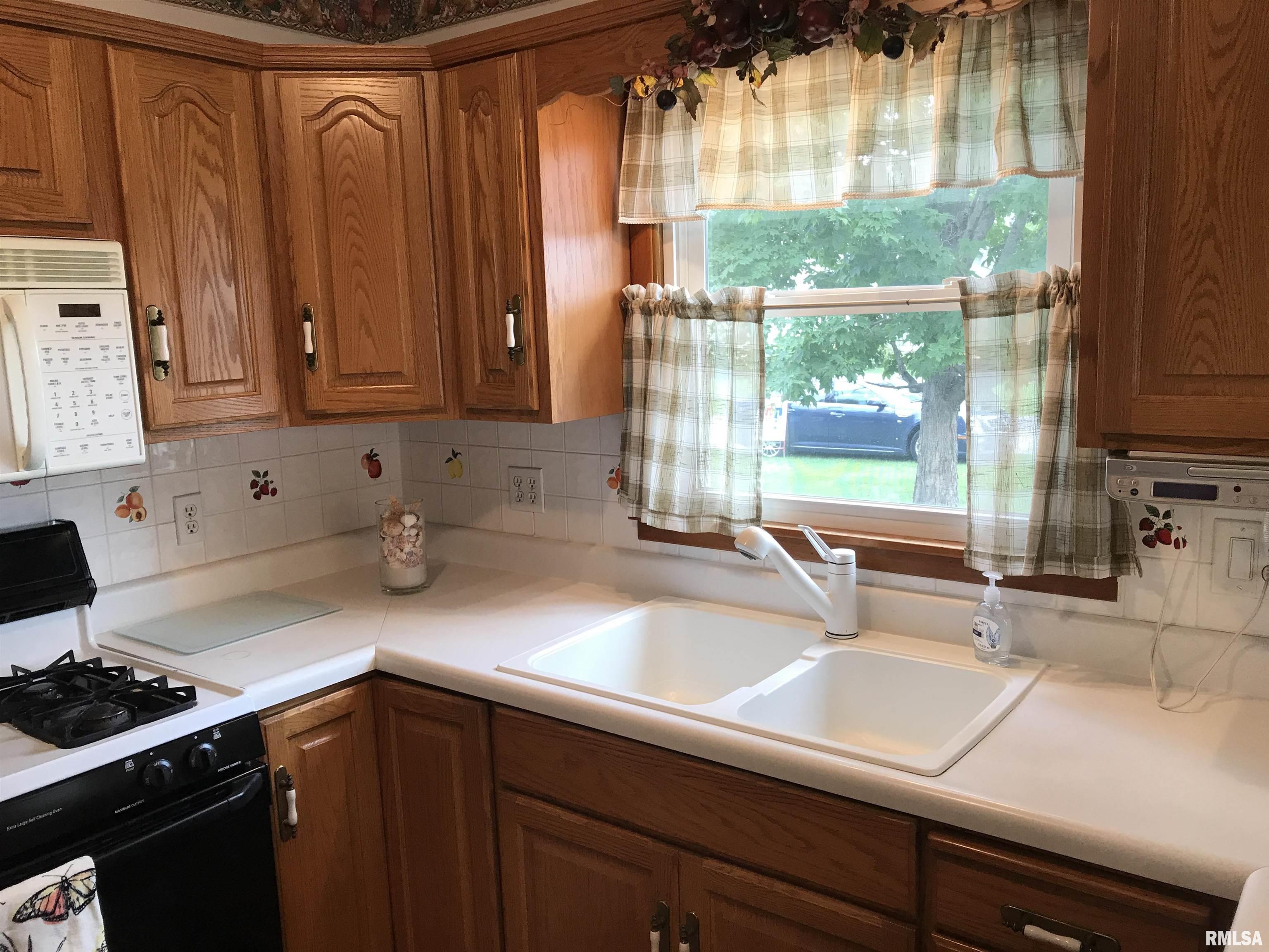 817 Harrison Street Kewanee, IL 61443 - Photo 10 of 29