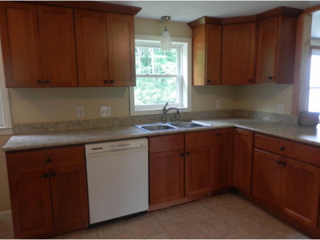 236 Brickett Road Manchester, NH 03109 - Photo 7 of 19