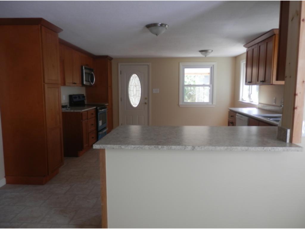 236 Brickett Road Manchester, NH 03109 - Photo 8 of 19