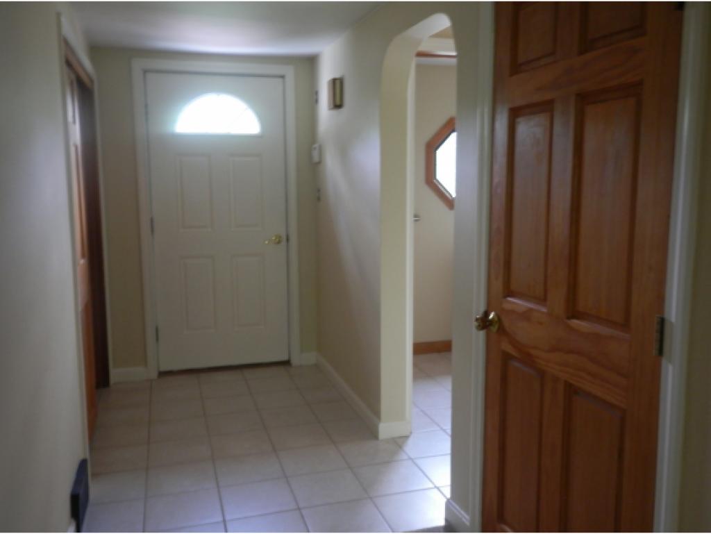 236 Brickett Road Manchester, NH 03109 - Photo 9 of 19