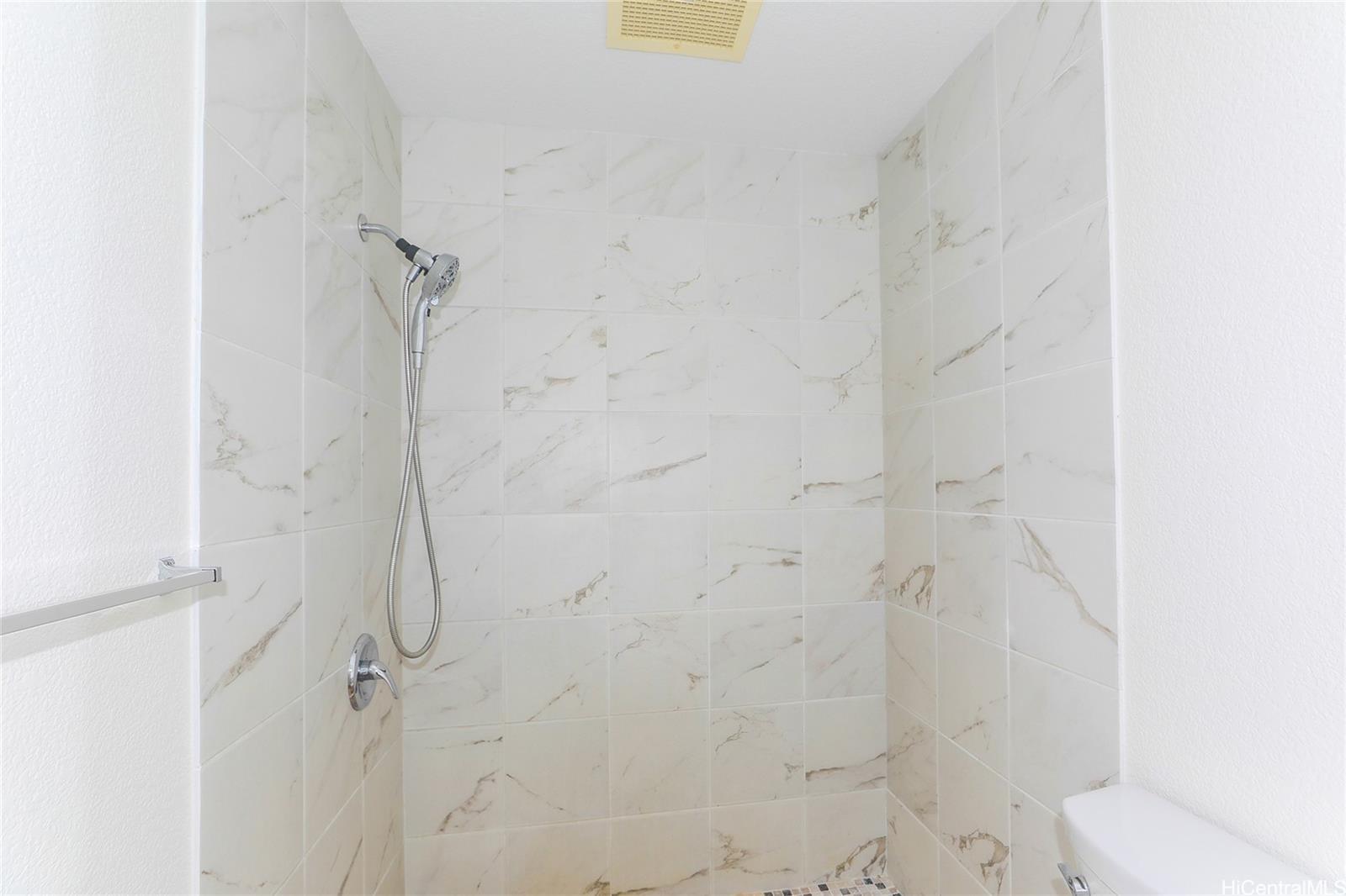 91-1101 Namahoe Street, Unit 3H Kapolei, HI 96707 - Photo 12 of 25 a bathroom with a shower