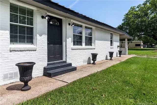$2,000 | 1613 West Street, Vinton, LA 70668