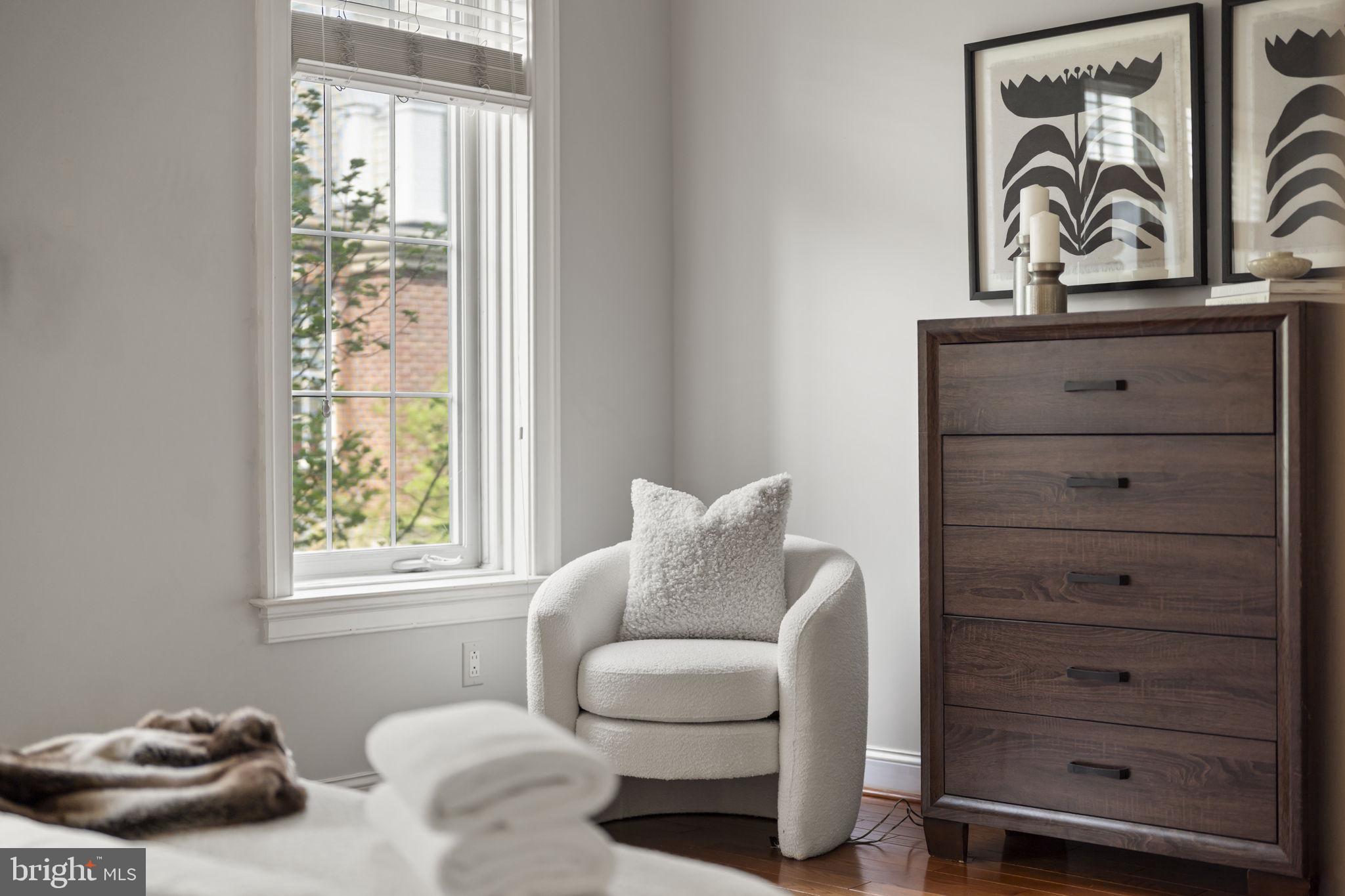 220 Gaskill Street Philadelphia, PA 19147 - Photo 48 of 60 Serene corner with natural light.