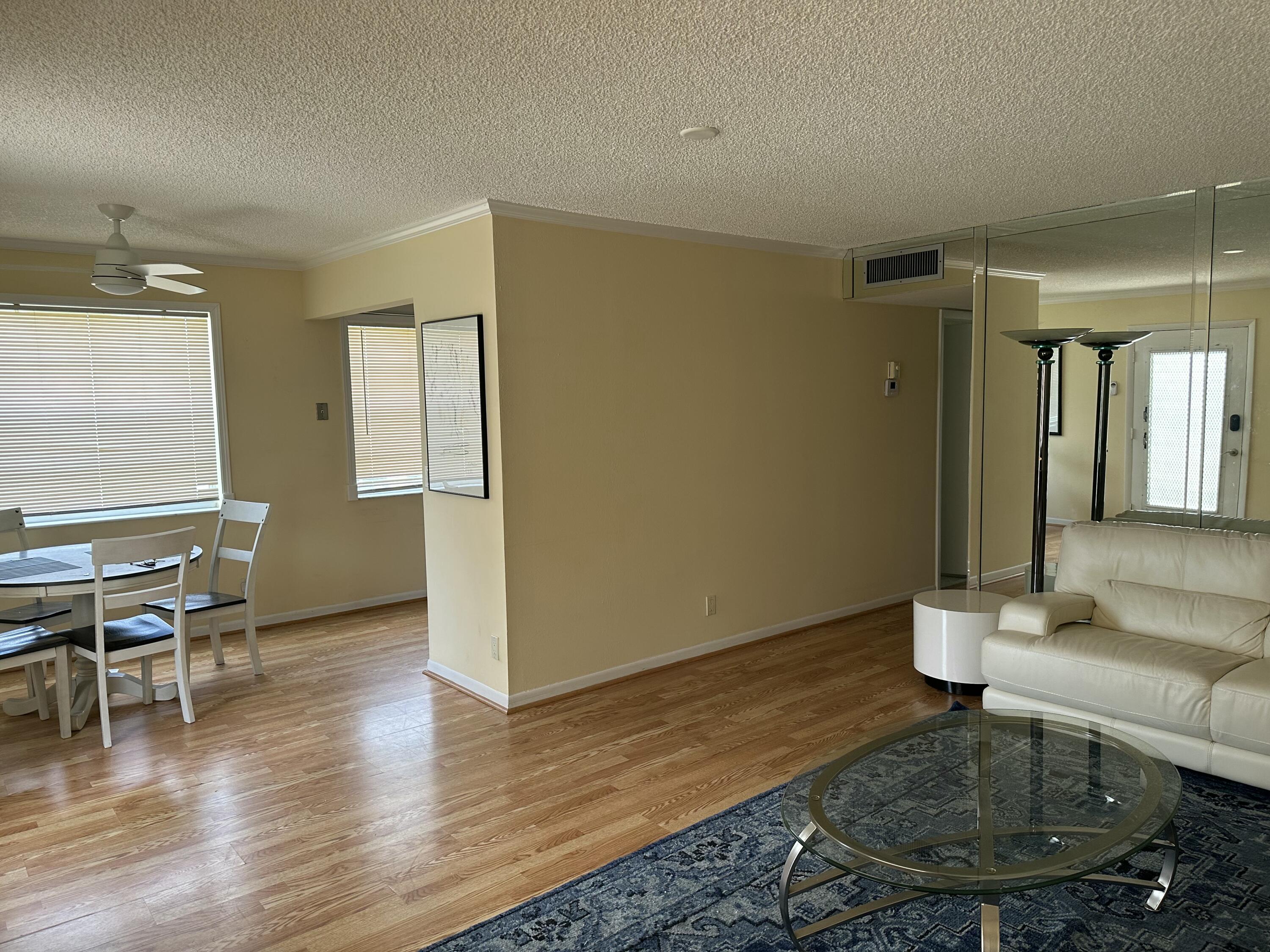 313 Normandy Lane Delray Beach, FL 33484 - Photo 4 of 16 Living/Dining Area