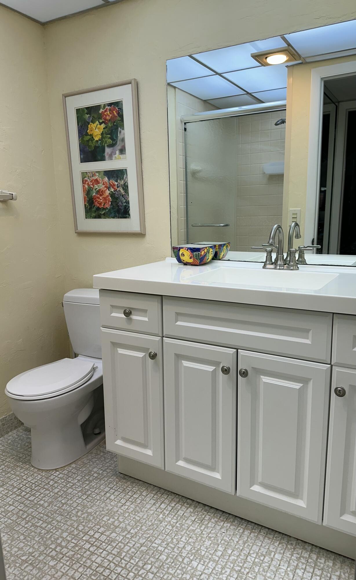 313 Normandy Lane Delray Beach, FL 33484 - Photo 9 of 16 Bathroom 1