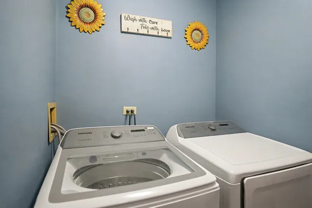 $379,900 | 1410 Misthaven Lane, Elgin, IL 60123