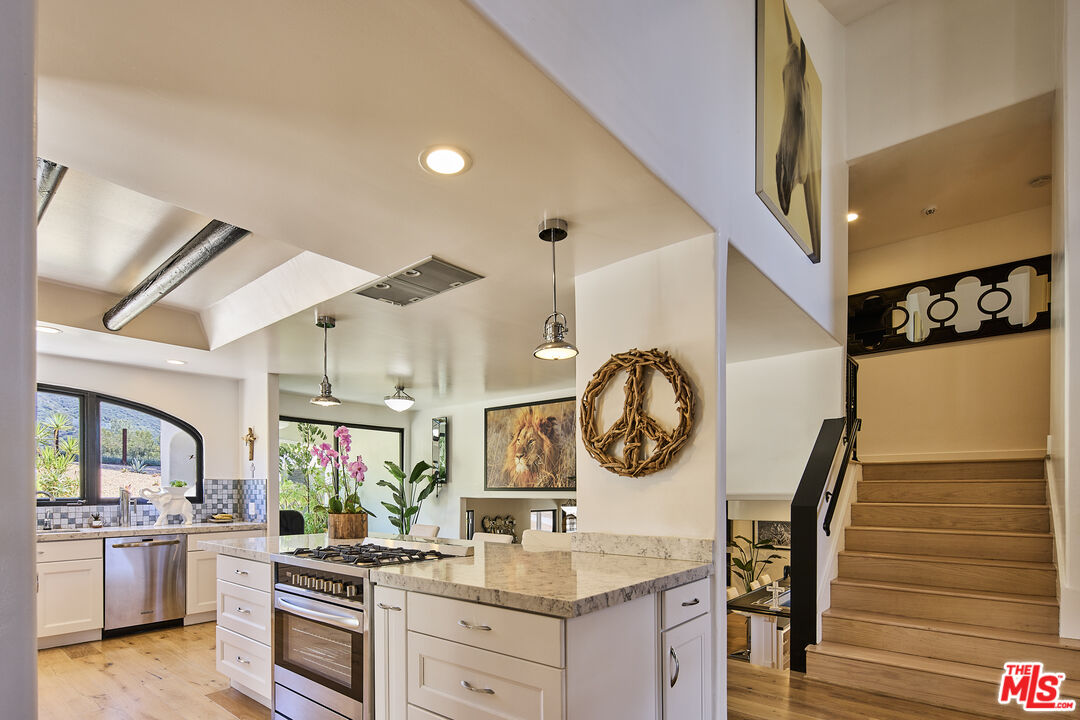 2266 Cold Canyon Road Calabasas, CA 91302 - Photo 13 of 36