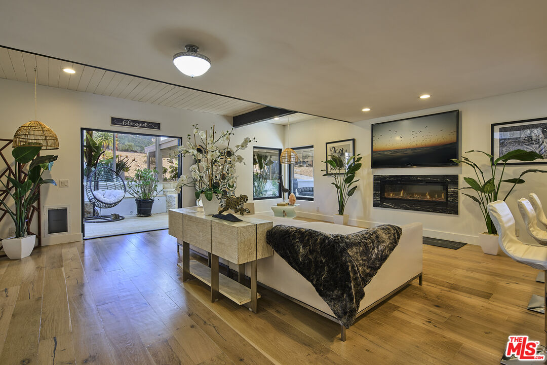 2266 Cold Canyon Road Calabasas, CA 91302 - Photo 14 of 36