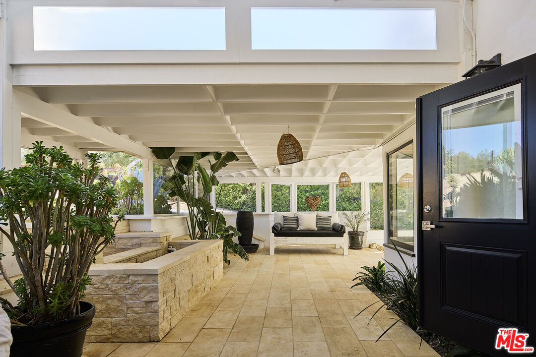 2266 Cold Canyon Road Calabasas, CA 91302 - Photo 15 of 36
