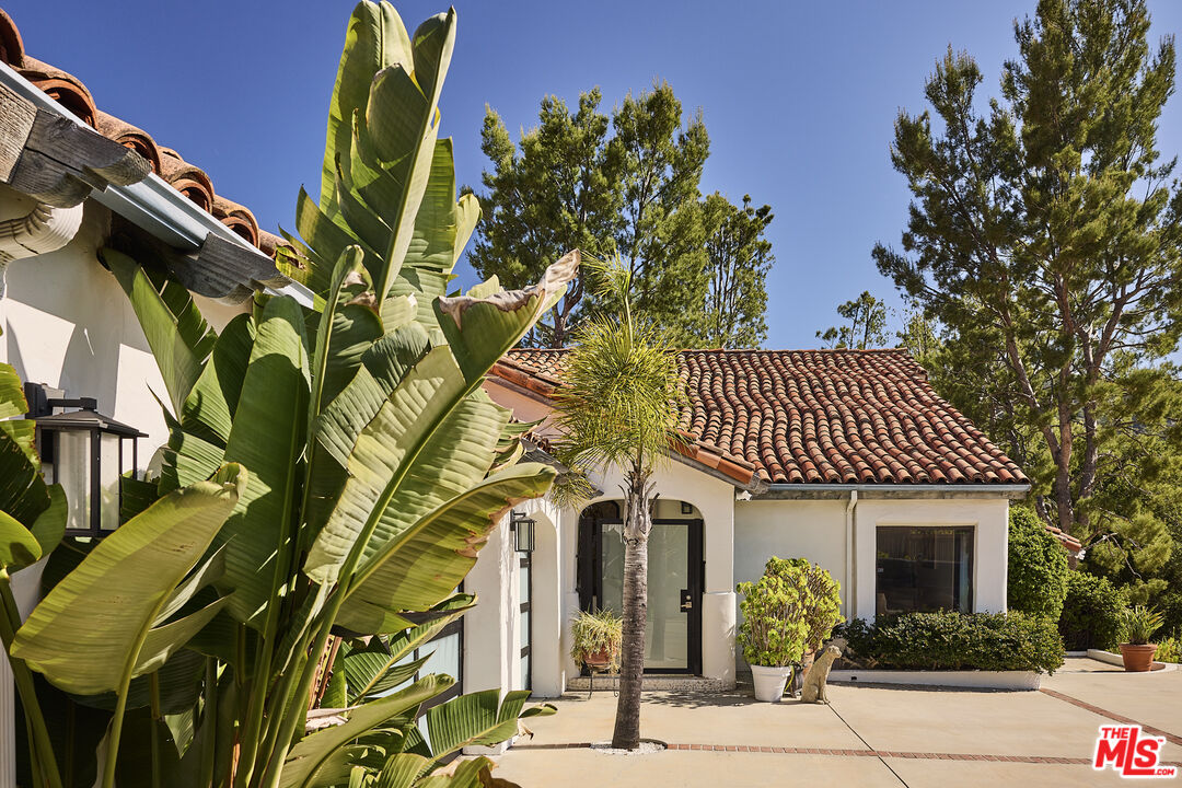 2266 Cold Canyon Road Calabasas, CA 91302 - Photo 5 of 36