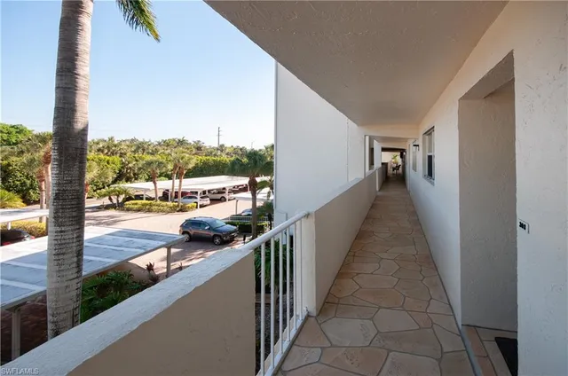 $343,000 | 21 High Point Circle East, Unit 308, Naples, FL 34103