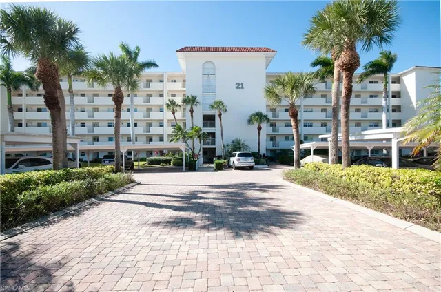 $343,000 | 21 High Point Circle East, Unit 308, Naples, FL 34103