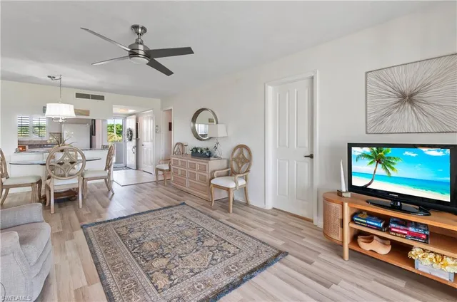 $343,000 | 21 High Point Circle East, Unit 308, Naples, FL 34103