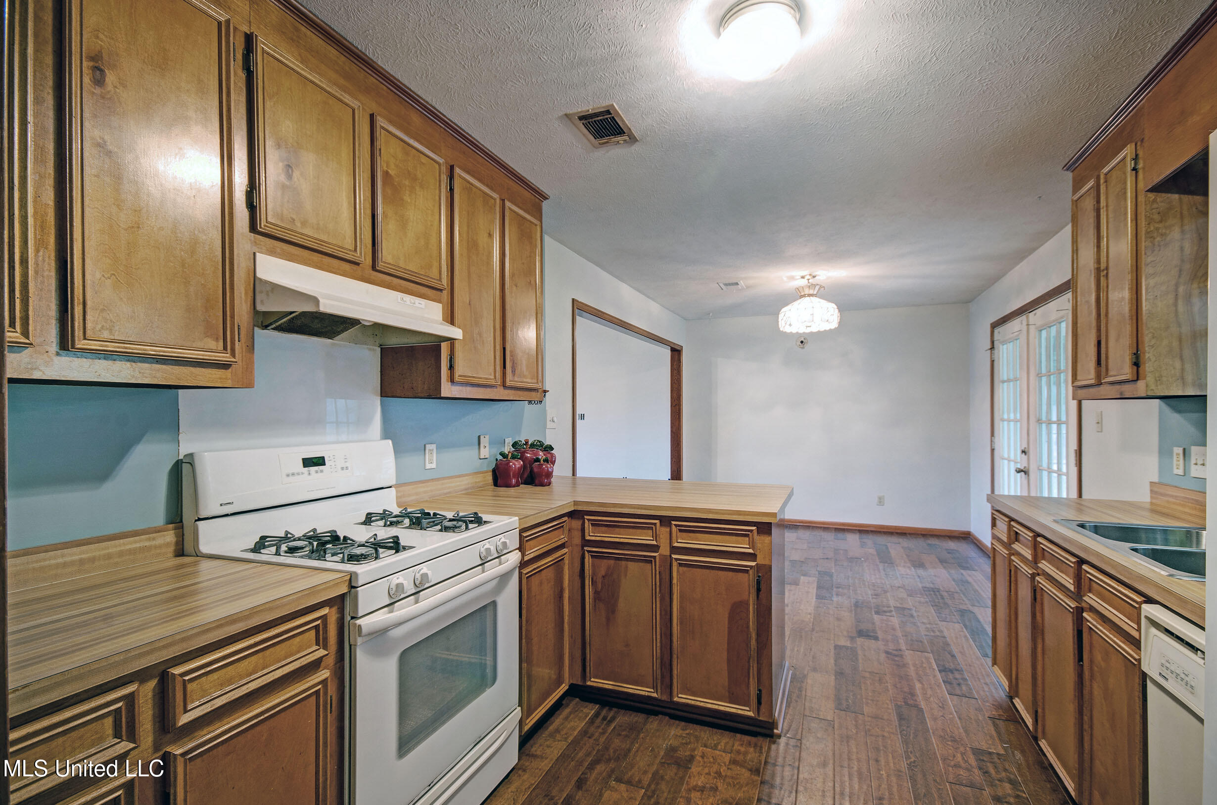 229 Pinehurst Circle Hazlehurst, MS 39083 - Photo 20 of 25 IMGP9598_599_600