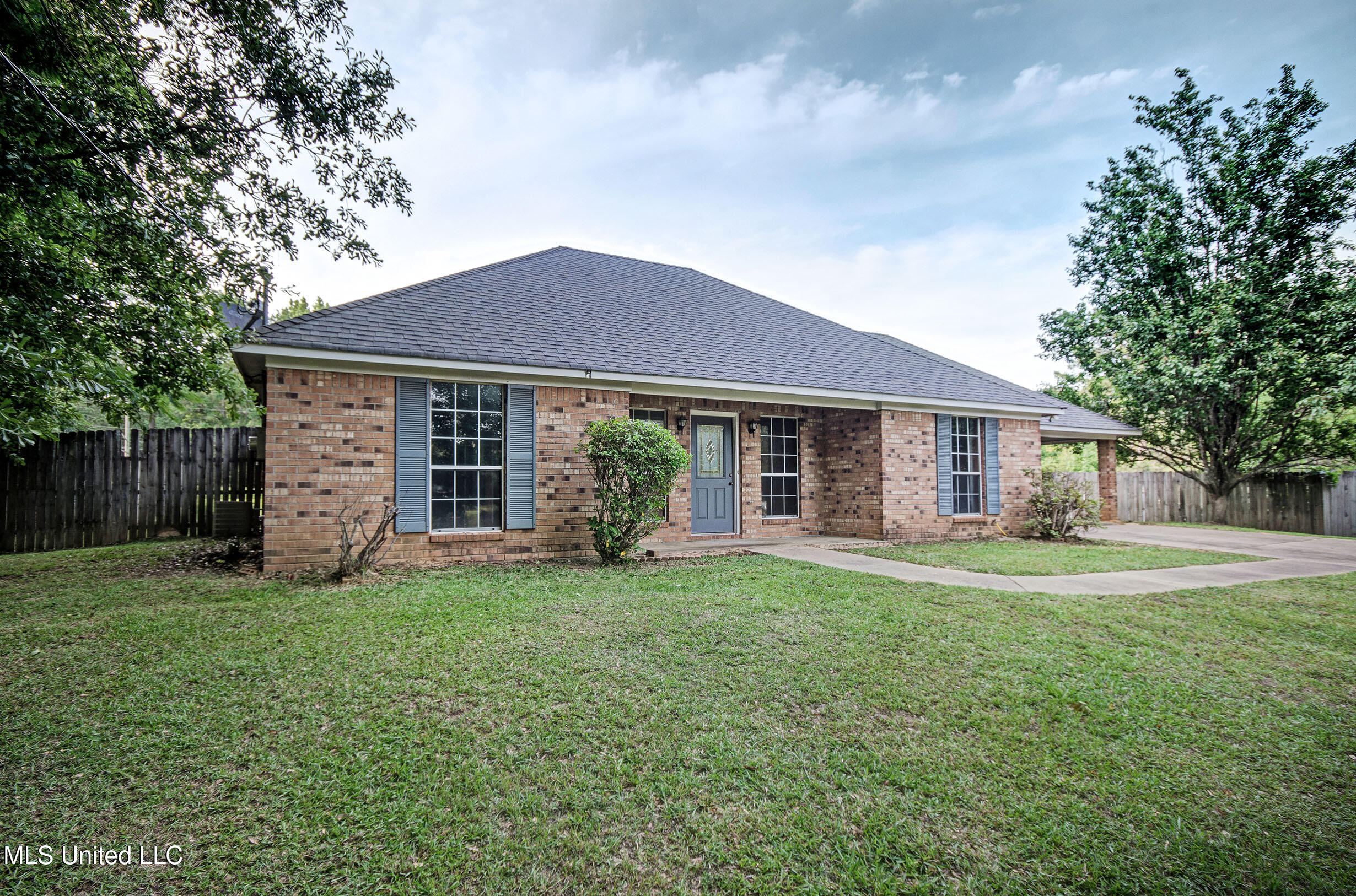 229 Pinehurst Circle Hazlehurst, MS 39083 - Photo 8 of 25 IMGP9529_30_31