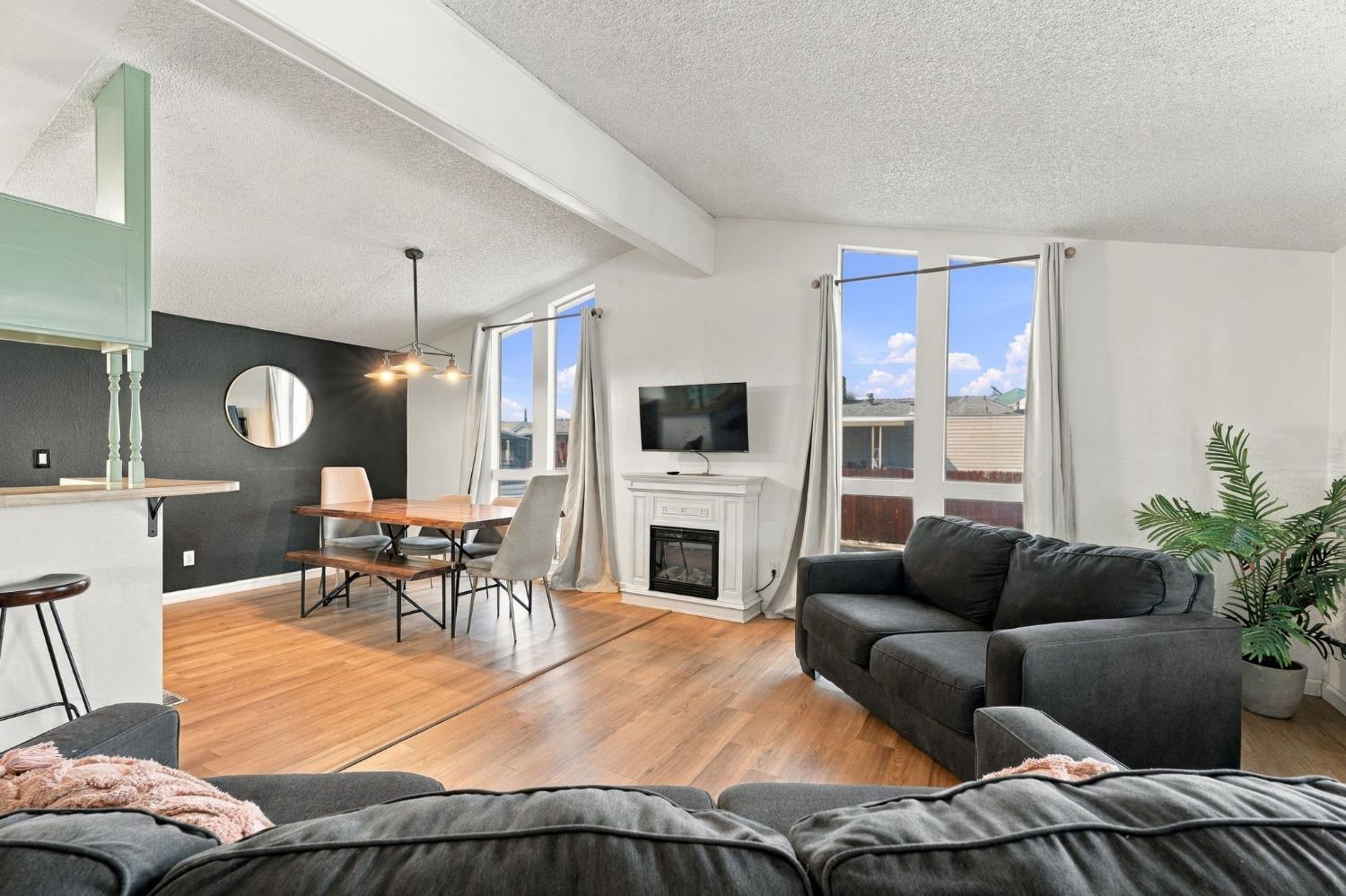 2575 Willlow, Unit 76 Fresno, CA 93725 - Photo 18 of 36 Gallery Image 18