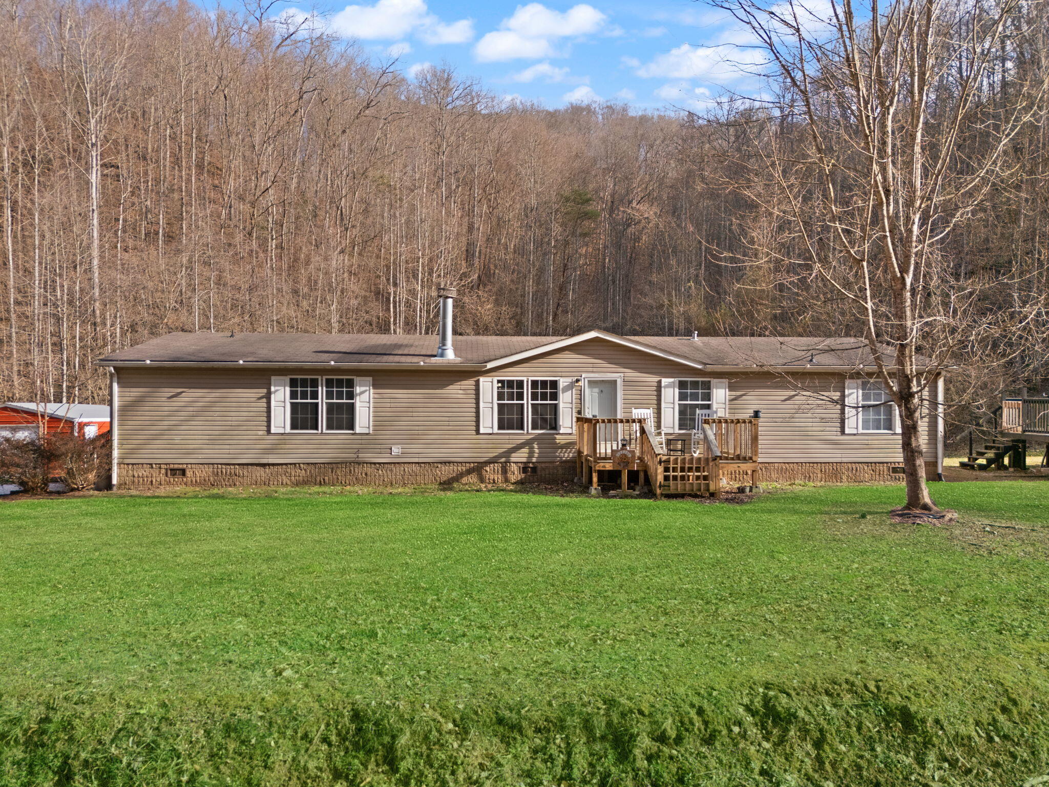 1065 Saplin Fork Road Manchester, KY 40962 - Photo 2 of 68 41-web-or-mls-DJI_20250301160752_0243_D