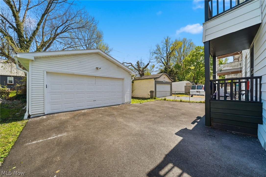 829 Helmsdale Road Cleveland, OH 44112 - Photo 23 of 26