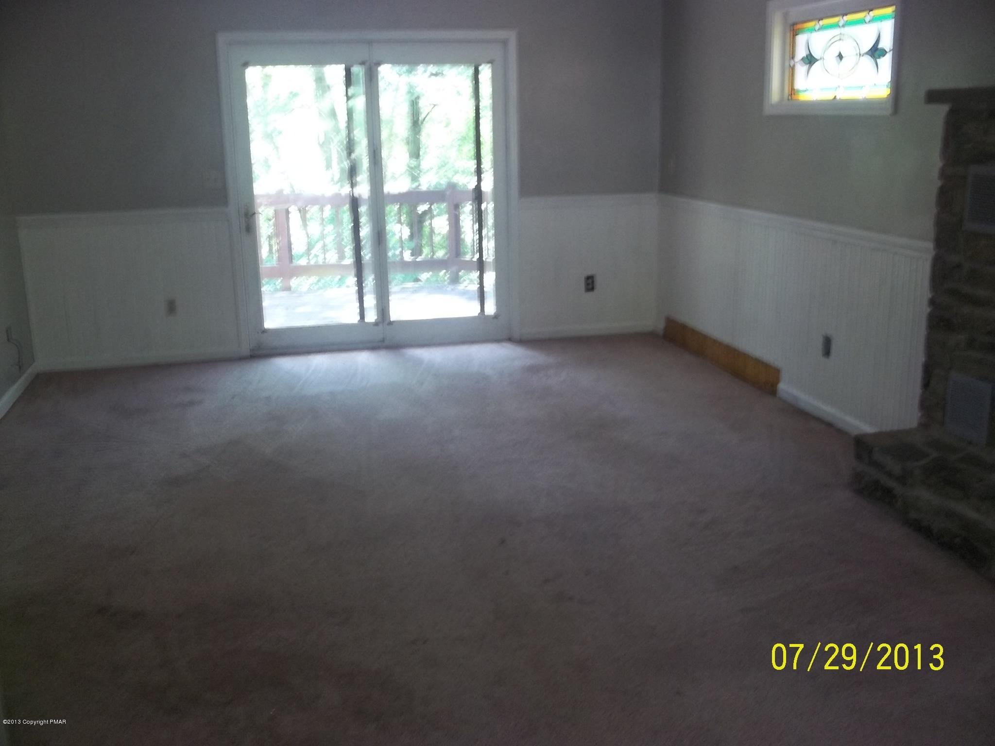 1092 Elgin Way Bushkill, PA 18324 - Photo 7 of 19 an empty room with windows