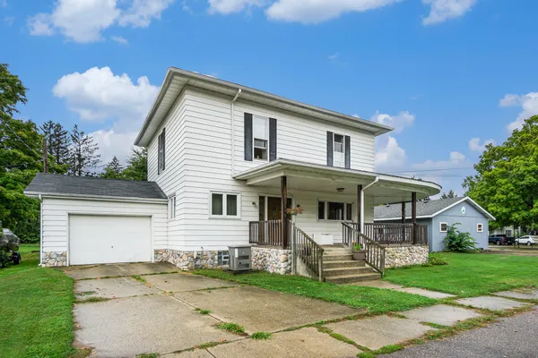 $210,000 | 110 South 2nd Street, Lawrence, MI 49064