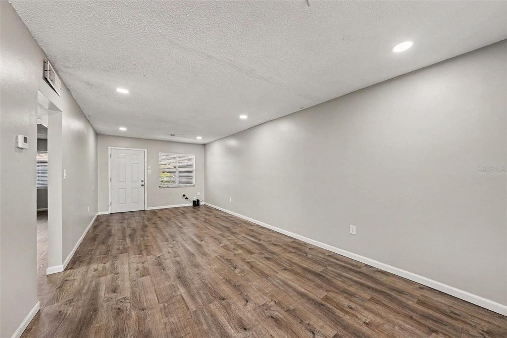 9208 North Connechusett Road, Unit D Tampa, FL 33617 - Photo 7 of 28