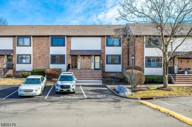 $399,999 | 806 Robin Road, Hillsborough, NJ 08844