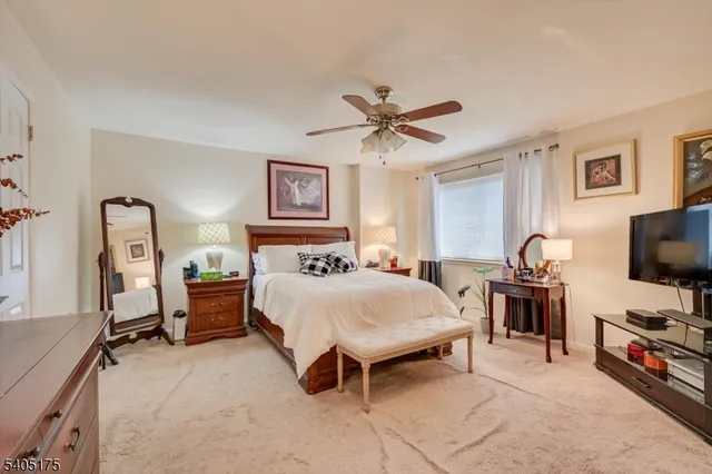 $399,999 | 806 Robin Road, Hillsborough, NJ 08844