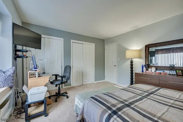 $399,999 | 806 Robin Road, Hillsborough, NJ 08844