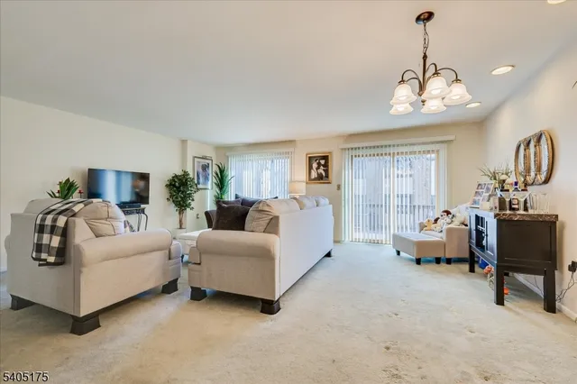 $399,999 | 806 Robin Road, Hillsborough, NJ 08844