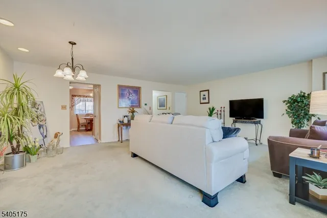 $399,999 | 806 Robin Road, Hillsborough, NJ 08844