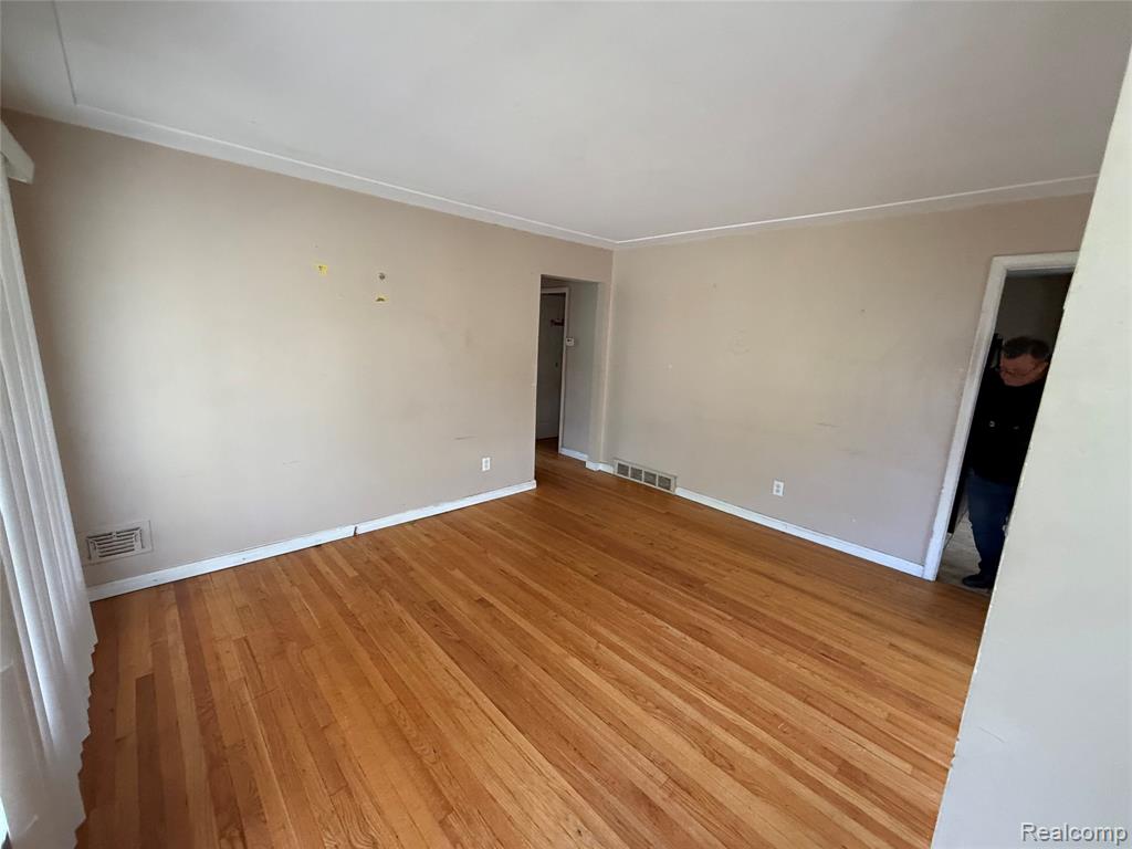 26745 Dover Redford, MI 48239 - Photo 4 of 12