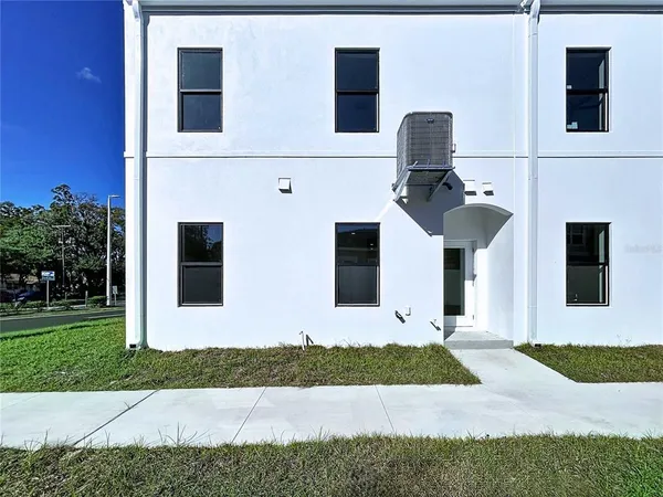 $325,000 | 4370 Cambio Gdns Court, Tampa, FL 33610