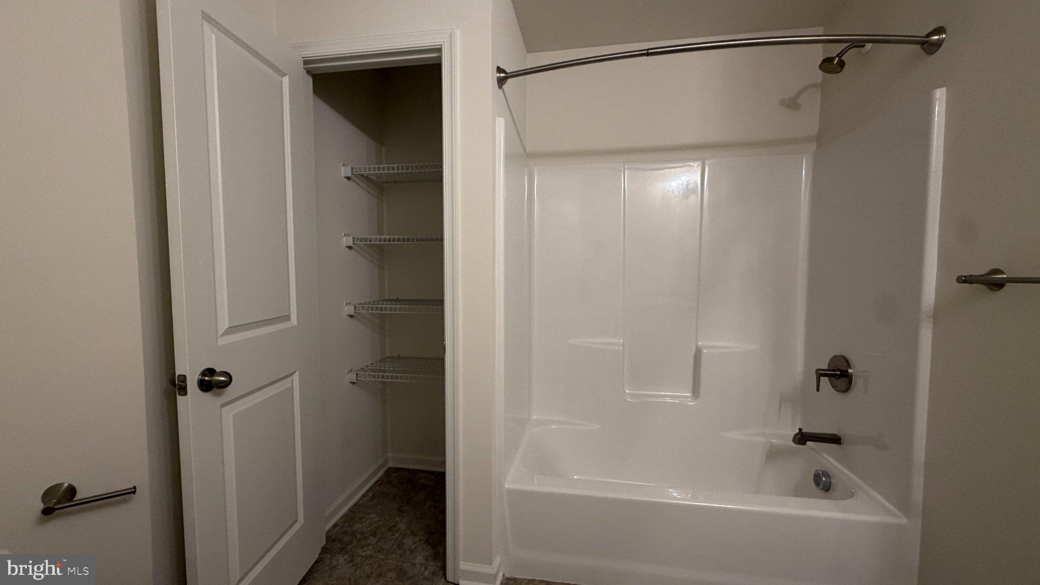 78 Tansboro Road Berlin, NJ 08009 - Photo 35 of 41 a bathroom with a bathtub