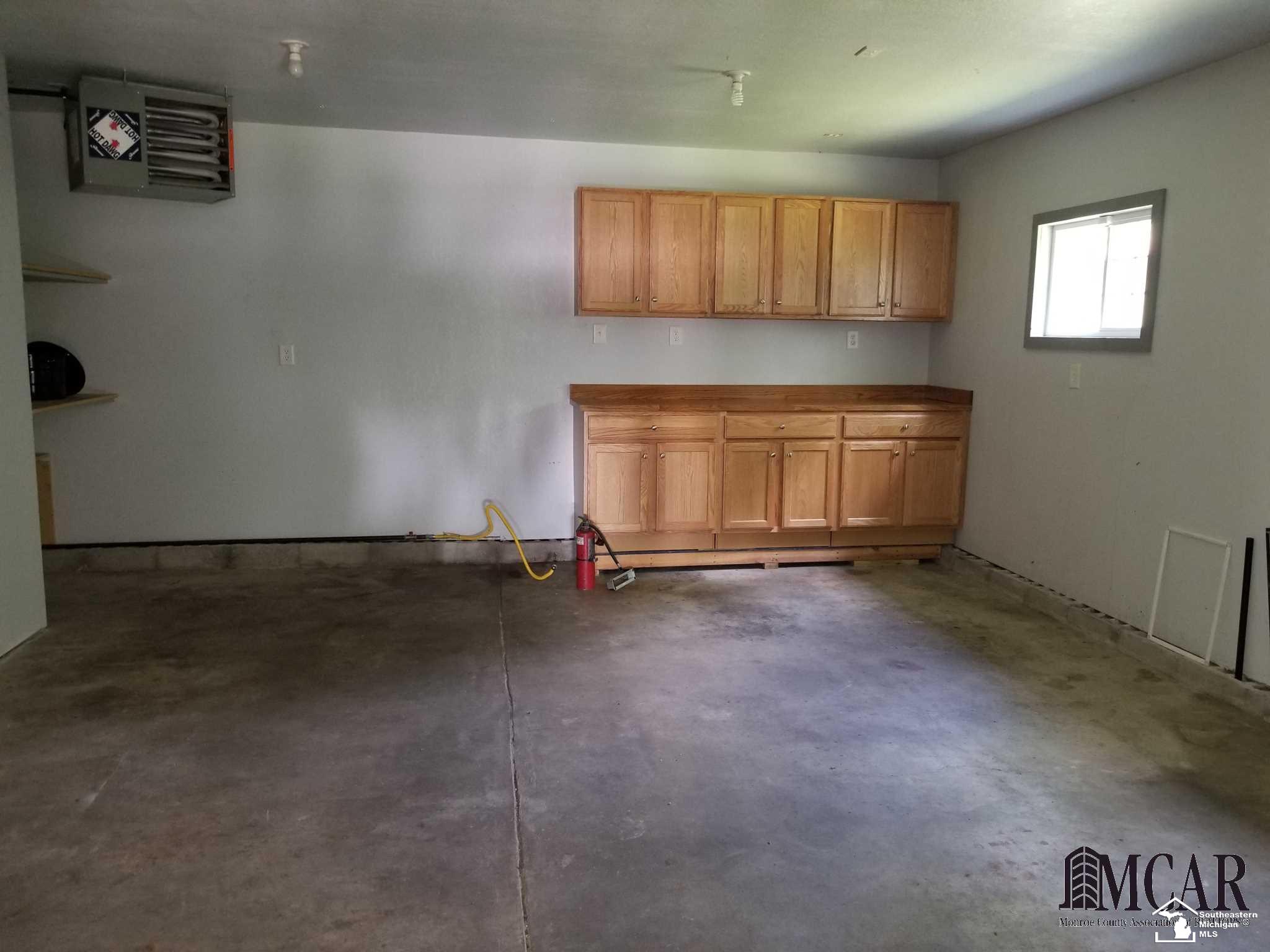 13055 Briar Hill Road Carleton, MI 48117 - Photo 24 of 27 21490829-23.JPG