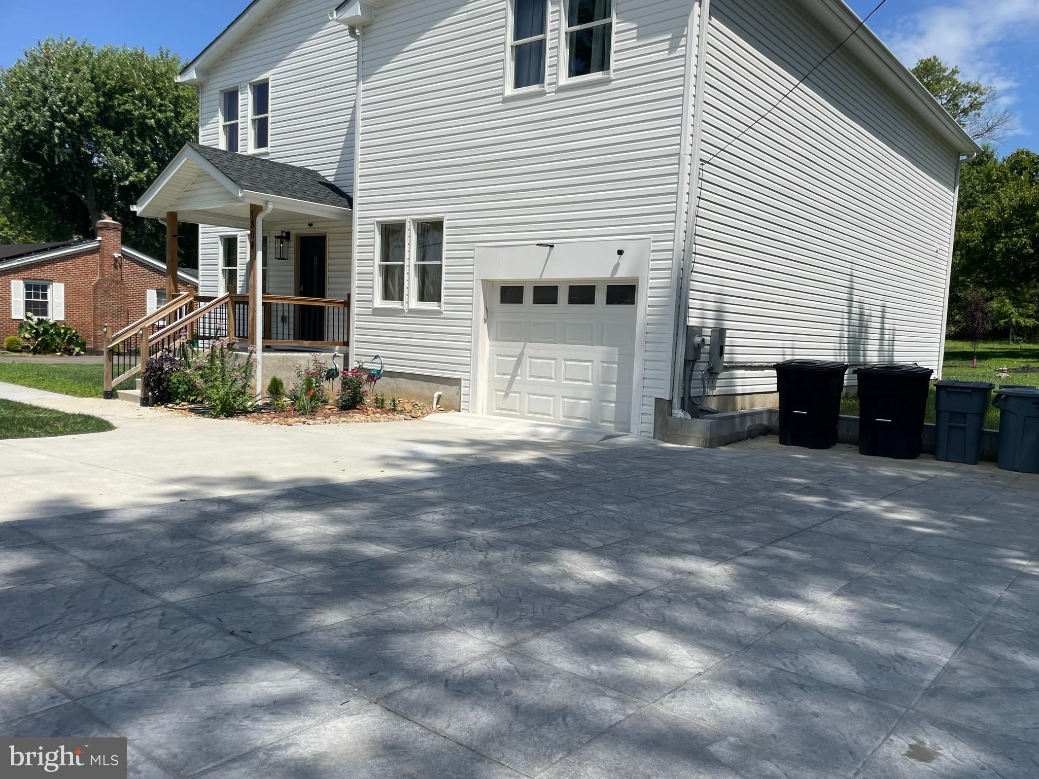 1804 Thomas Road Fort Washington, MD 20744 - Photo 1 of 55 House Front in June